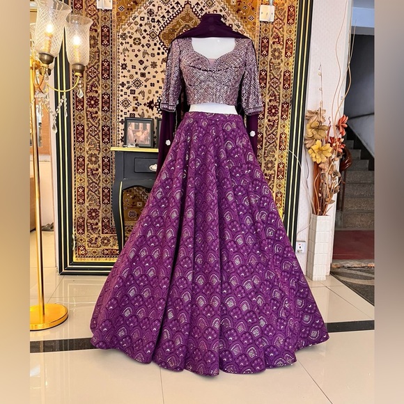 Heavy designer lehenga set - Picture 3 of 15